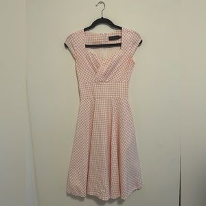 Women’s small patterned vintage style dress